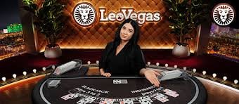 Dealer langsung bermain Speed Baccarat di studio setiaslot dengan kamera multi-sudut